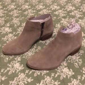 Size 8.5 shoes-ankle boots